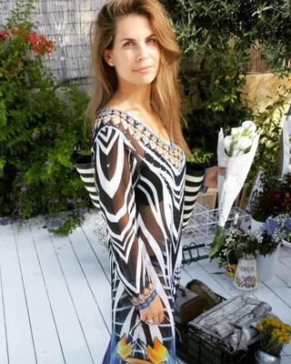 コメントとザーメンをくれる美しい素晴らしい熟女