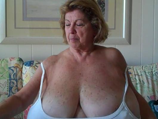 Braless Gilfs Milfs