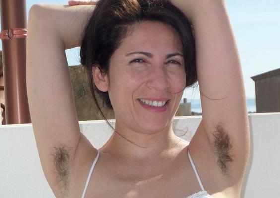 Bit tit and hairy Milf babe