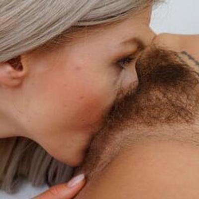 Old &amp; Young Lesbians - volume