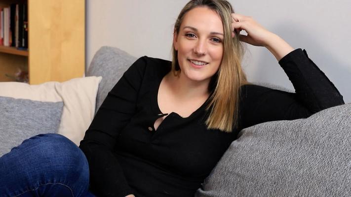 Blonde beauty strips down and shows off small tits - 6 Pics