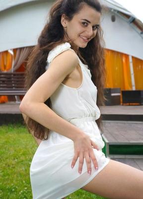 Alberta enjoys her weekend with a fun playful Striptease