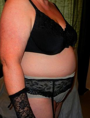 BIG TITS WIFE STRIPS NAKED !!!