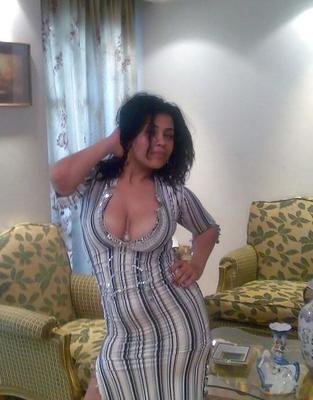 Big Boobs Mommy Cleavage