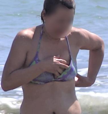 Mi esposa peluda en la playa, mira sus videos también