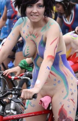 Competition de sport nudistes