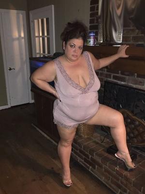 BBW Hotwife in transparenten Absätzen