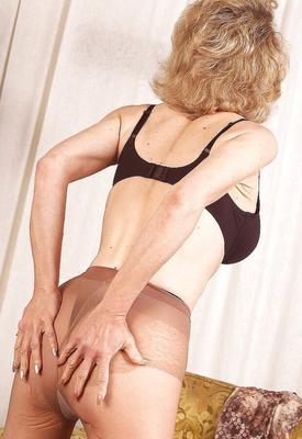 Эбби из OlderWomanFun