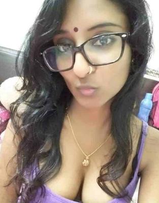 Mookuthi desi ponnu