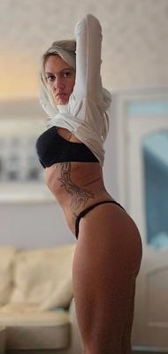 Wife's snapshots for hubby-showing off her sexy body - 18 Pics