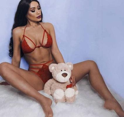Greek Celebrity Jennie Lattou