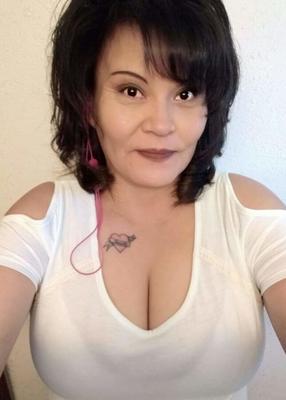 Horny Facebook mom Lene Chvz needs cum on her tits
