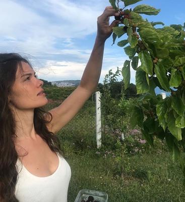Gulper Ozdemir Sexy Turkish Celebrity Women