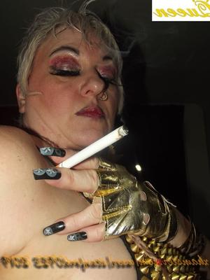 QUEEN SLUT
