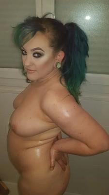 Chubby MILF Amy Leaf - Oiled