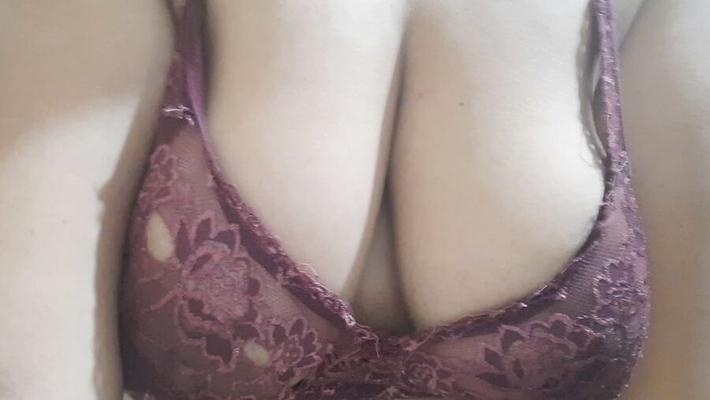 Seins chauds et juteux