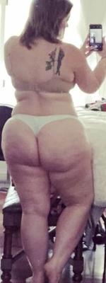 Pawg abriendo sus mejillas