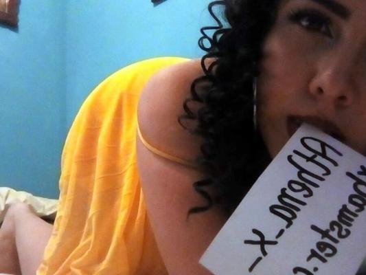 curly hair yellow dress
