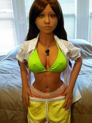 Nina de uniforme