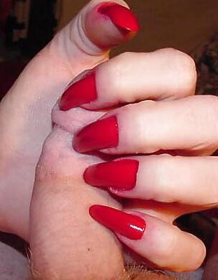 Unhas muito compridas
