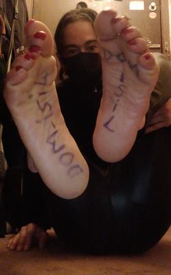Lindaasian-ts feet for Master DOM_isil