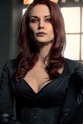 Laura Mennell
