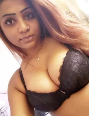 デジ熟女ふしだらな女の垂れ下がったおっぱい大きな乳首と鼻輪