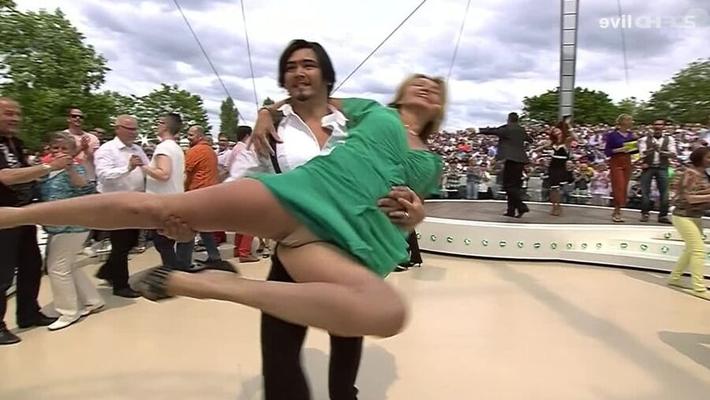 Maren Gilzer upskirt