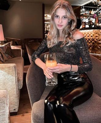 me - ich - skinny blonde shiny girl