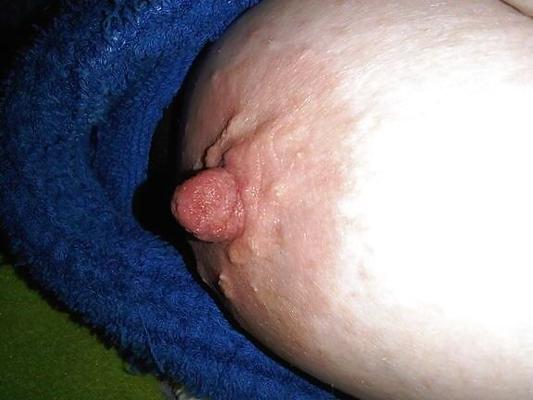 デジ熟女の大きな垂れ下がったおっぱい大きな乳首と乳輪