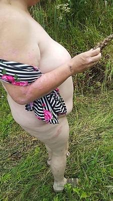 Marcher nu dans la nature