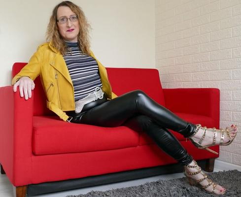 Black Shiny Wetlook Leggings with Yellow Leather Jacket.
