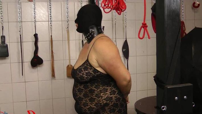 Torture des seins pour expirer la chatte