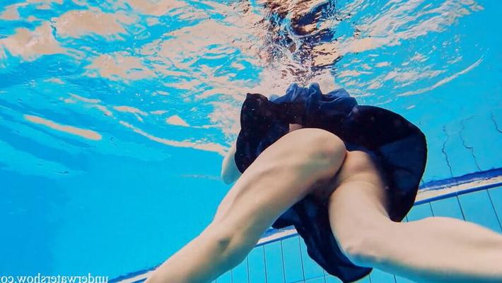 Avenna 1 UnderWaterShow