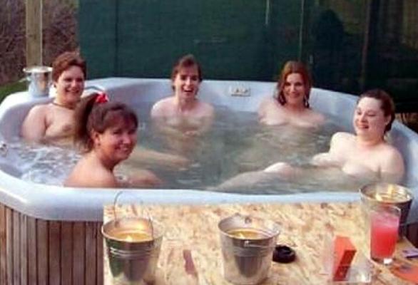 Grandes tetas bajo el agua