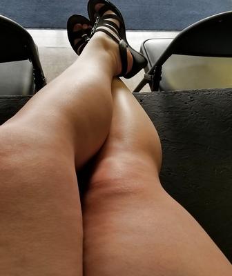 Danse la vie de maman... attendant au studio pour prendre des photos de milf