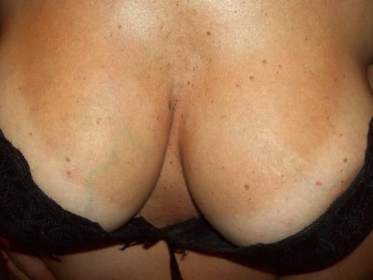Corset rouge MILF amateur en chaleur