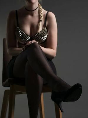 German mistress in stockings seduces slave - clothedplesures