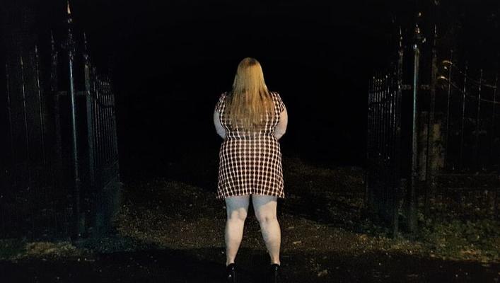 BBW-Frau im Park