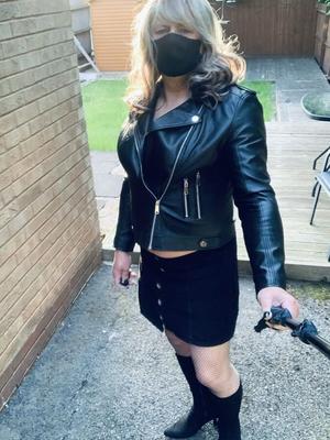 Kelly in fishnets and black boots