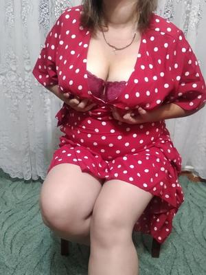 MILF im roten Kleid )))