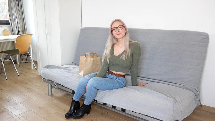 Fit blonde Glasses Girl Vivi Vallentine Pickup - 12 Pics