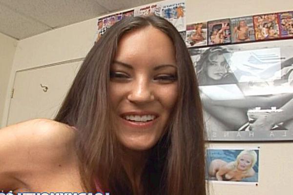 Yuka Ozaki gets kinky with bananas