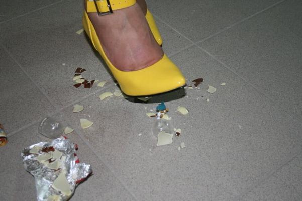 Anna in yellow heels ...