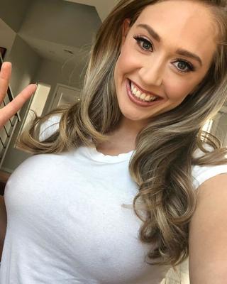 Kagney Linn Karter Instagram