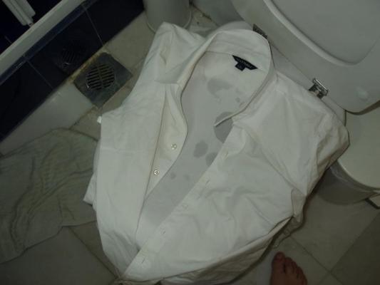 17P weiße Bluse pissen 1