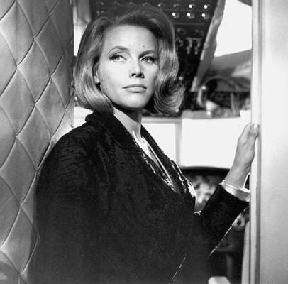 25P Celebrity - Honor Blackman - 007 Goldfinger The avengers