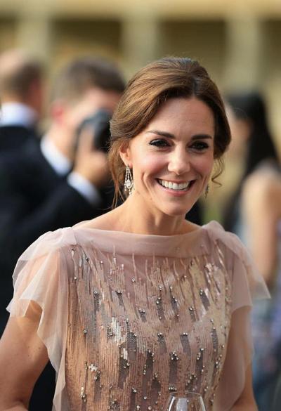 8P Kate Middleton pulling lots of cute faces 3