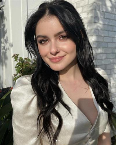 25P Ariel Winter 2 - Would you give this slut a thick cum facial