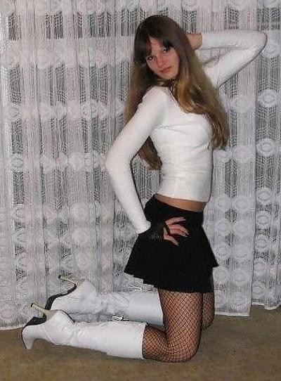 25P Nylon - upskirt - leg 30
